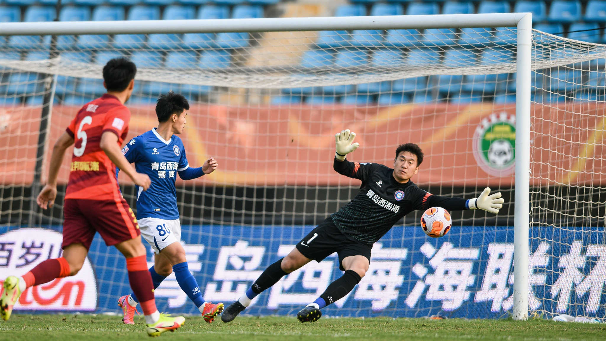 青岛西海岸：从黑马到8强的逆袭之路
作为一支中甲